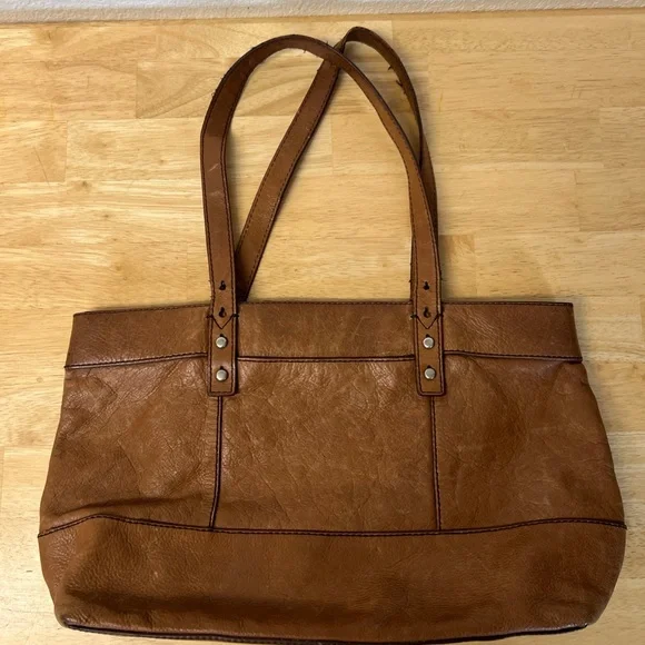 Fossil Hunter leather tote bag in a brown 17x10” Signs Of Wear See Photos - Picture 2 of 8